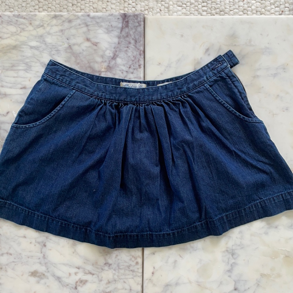 Madewell short denim skirt. Size 29